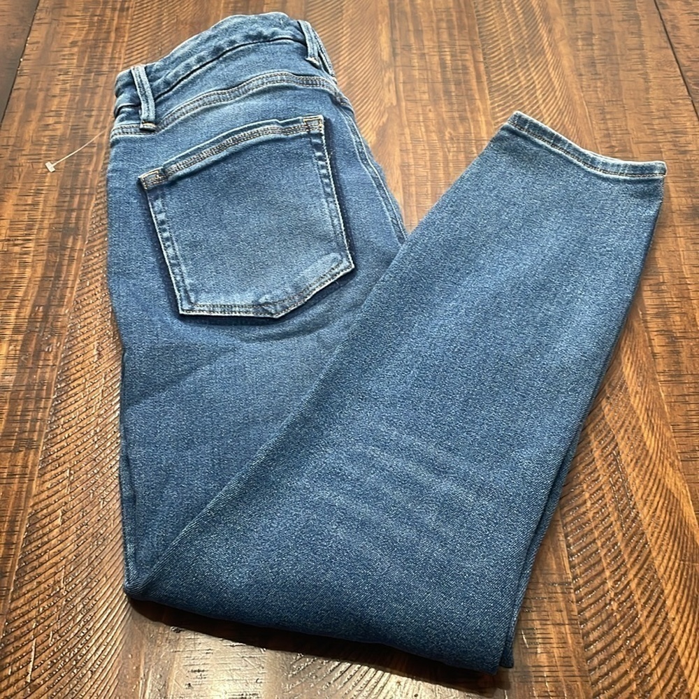 GOOD AMERICAN Good Waist Crop Jeans - Picture 5 of 16
